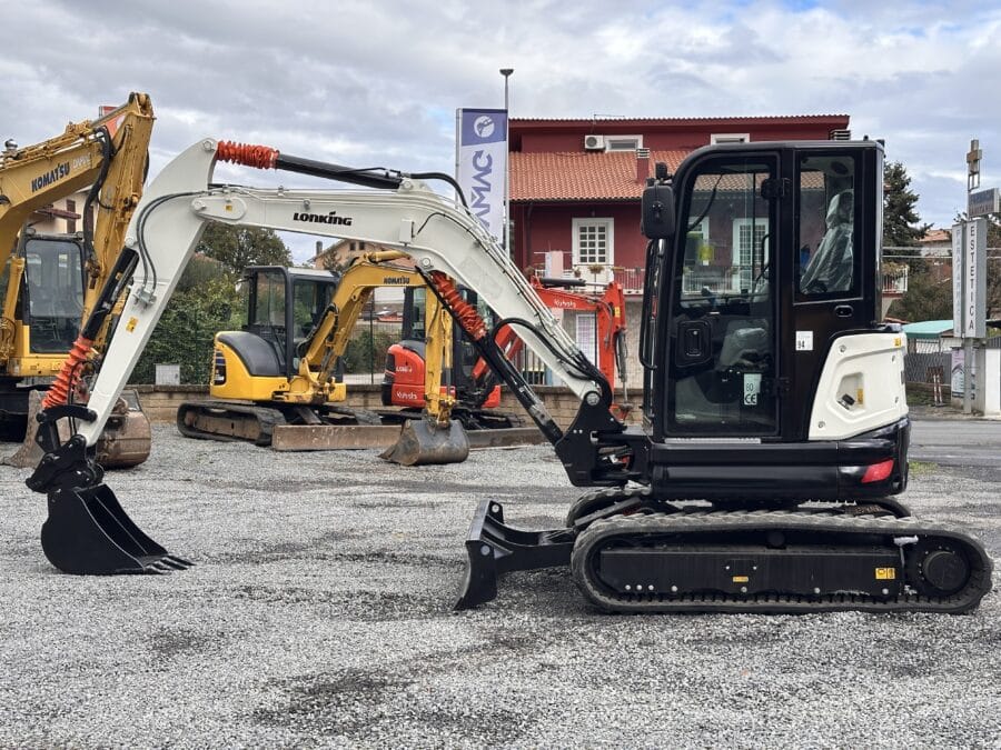 Side View LONKING CDM6035 Mini Excavator
