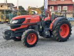 Trattore Kubota M5071 vista frontale in esposizione DAMAC