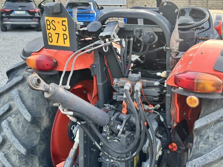 dettaglio Attacco posteriore trattore M5071 per attrezzature agricole