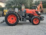 Trattore Kubota M5071 vista laterale in esposizione DAMAC
