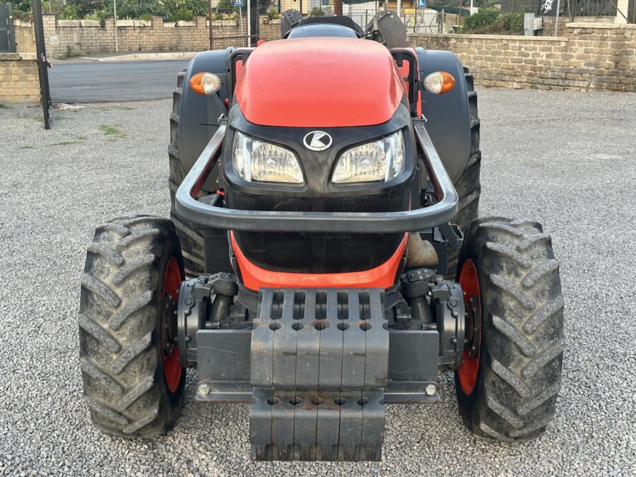 Trattore agricolo Kubota M5071 vista anteriore