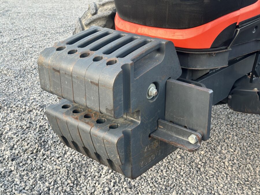 Trattore agricolo Kubota M5071 zavorra anteriore