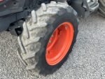 Pneumatici del Kubota M5071 al 60 percento in campo