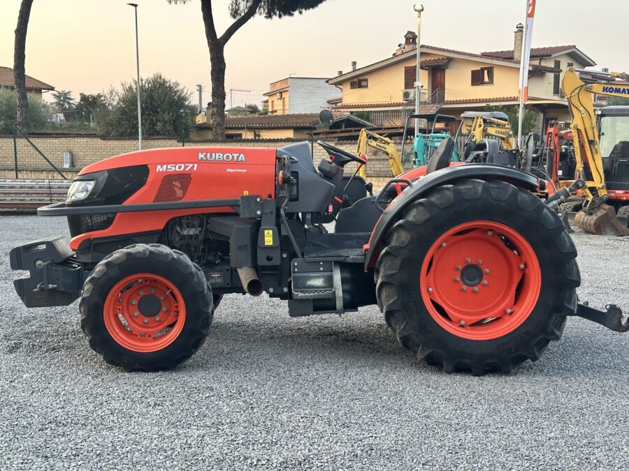 trattore Kubota M5071 2018 in fotografia laterale
