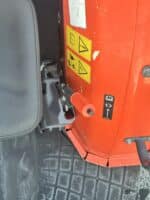 Kubota M5071 leva cabina aperta lato guida con comandi manuali