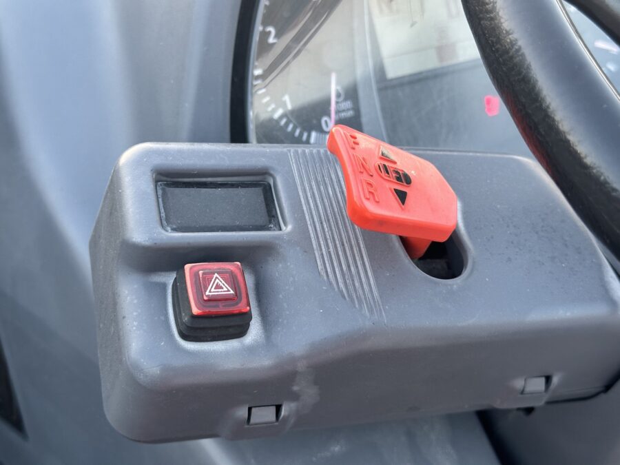 Cruscotto e leva cambio manuale Kubota M5071 dettaglio