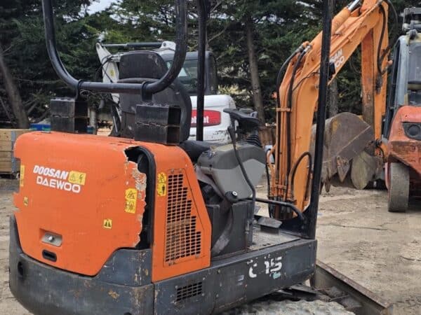 Daewoo Solar 015 Plus laterale destro su cingoli in gomma