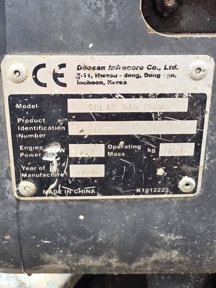 Miniescavatore Daewoo Solar 015 Plus vista targhetta