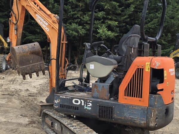 Vista posteriore miniescavatore Daewoo Solar 015 Plus carro fisso