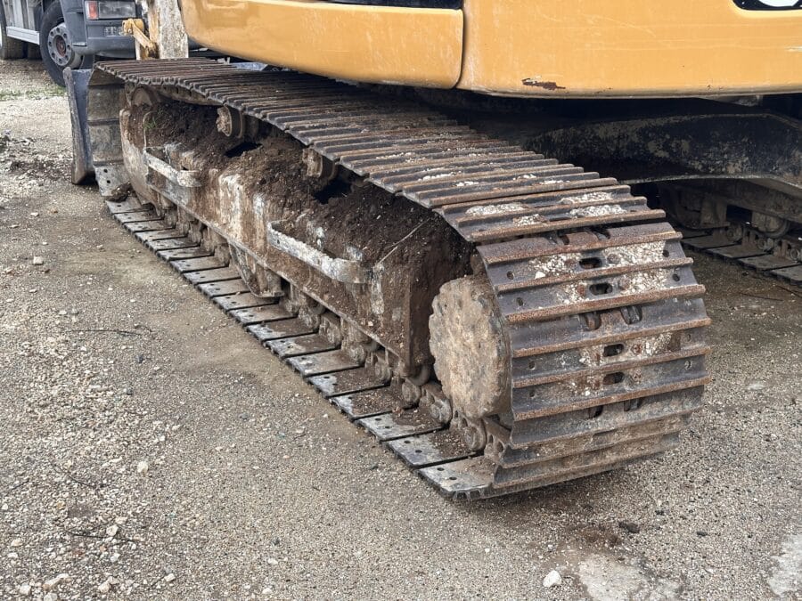 Dettaglio cingolo in ferro sinistro al 60% del Caterpillar 314D