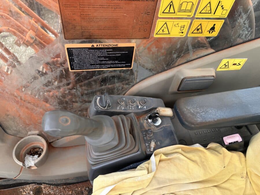 comandi operatore escavatore cingolato hitachi zx240n-3