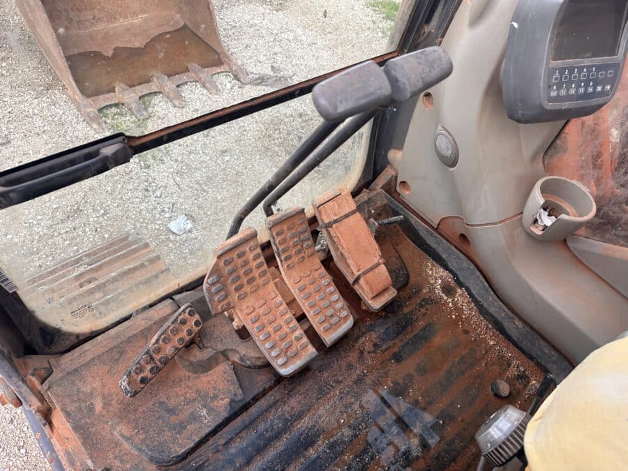 pedali e leve escavatore cingolato hitachi zx240n-3