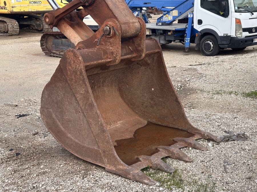 benna da scavo con attacco a perni escavatore cingolato hitachi zx240n-3