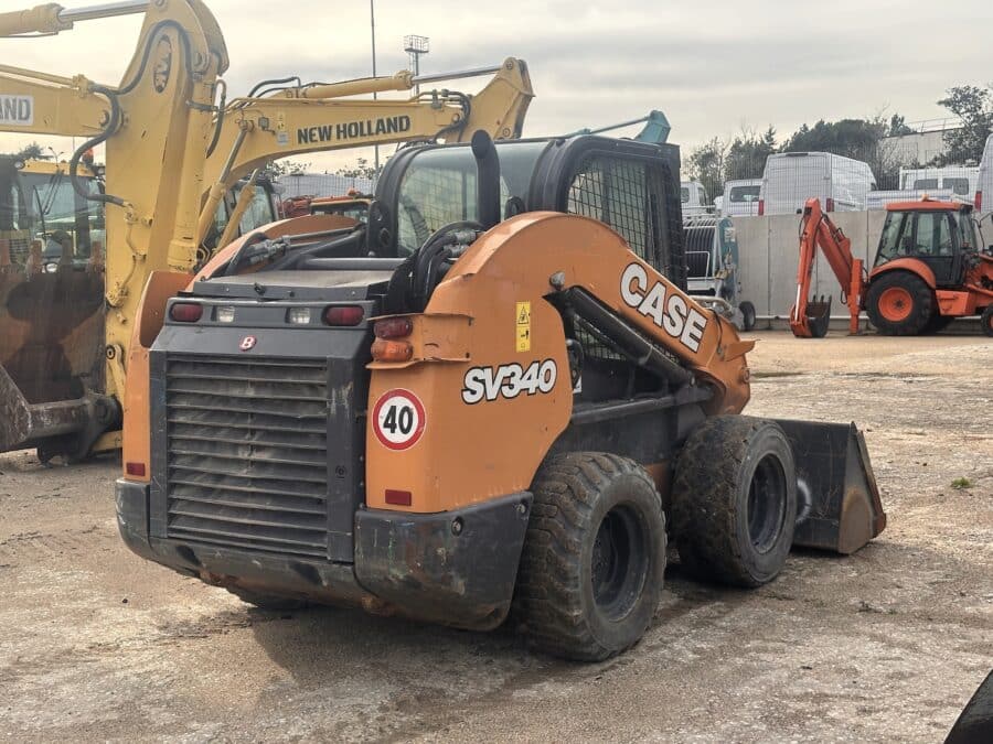 Minipala CASE SV340 vista posteriore