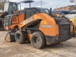 Vista tre quarti CASE SV340 pronta per il lavoro in cantiere