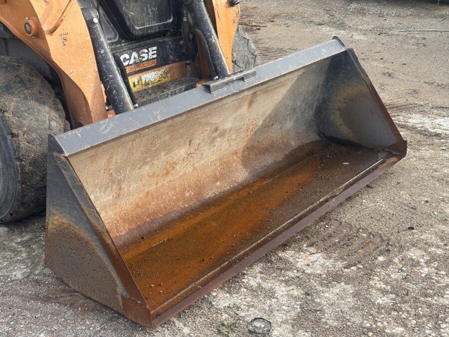 benna standard inclusa nella minipala gommata case sv340