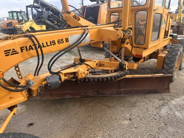 FIAT ALLIS 65B dettaglio lama anteriore livellatrice