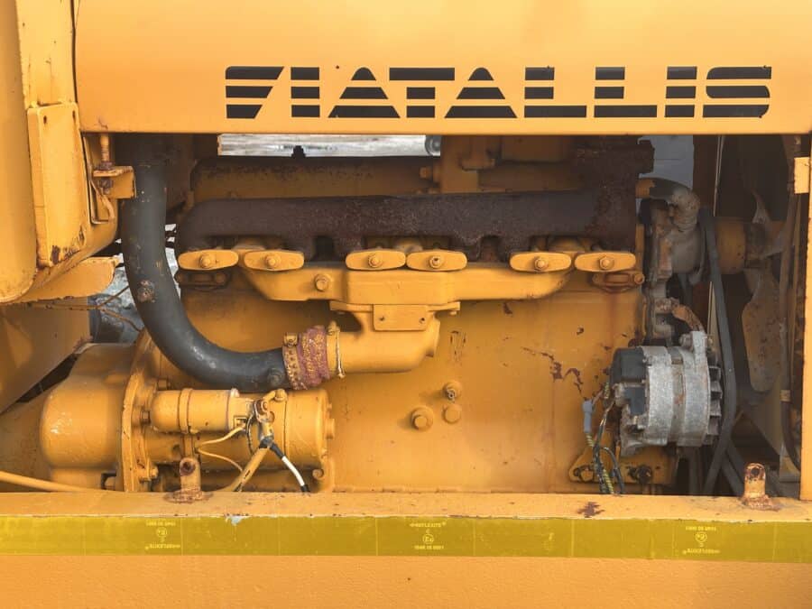 Motore e componenti FIAT ALLIS 65B vista ravvicinata