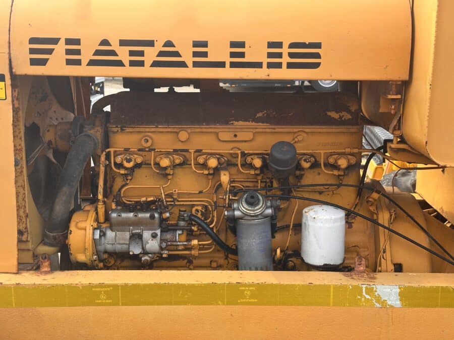 Motore e componenti FIAT ALLIS 65B vista ravvicinata
