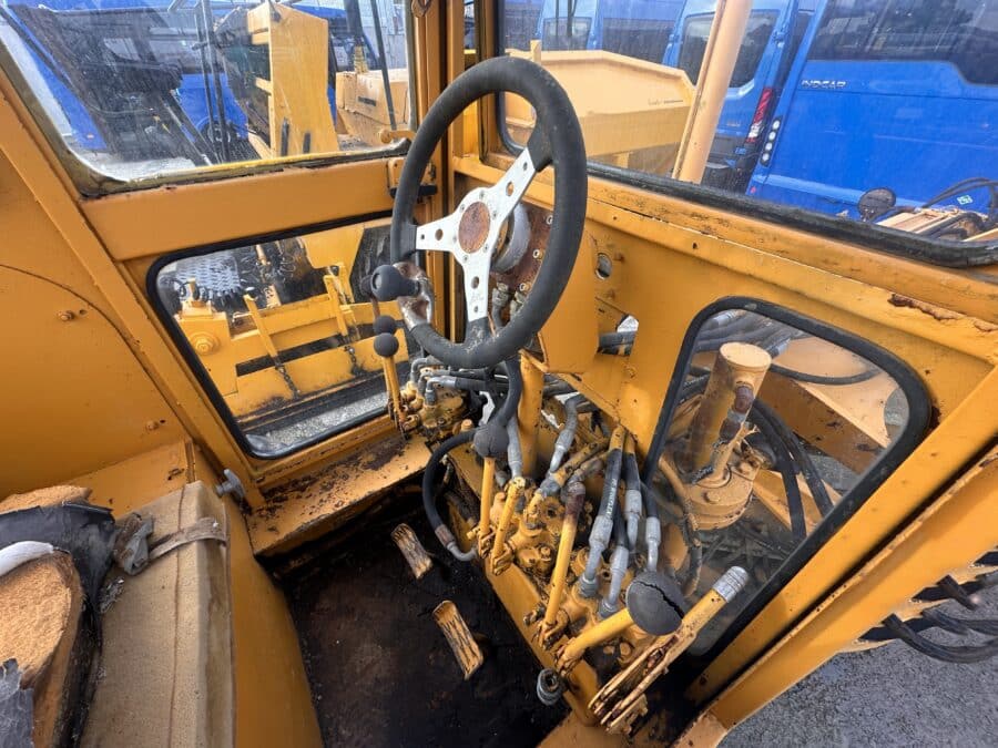 Dettaglio cruscotto e comandi Fiat Allis 65B