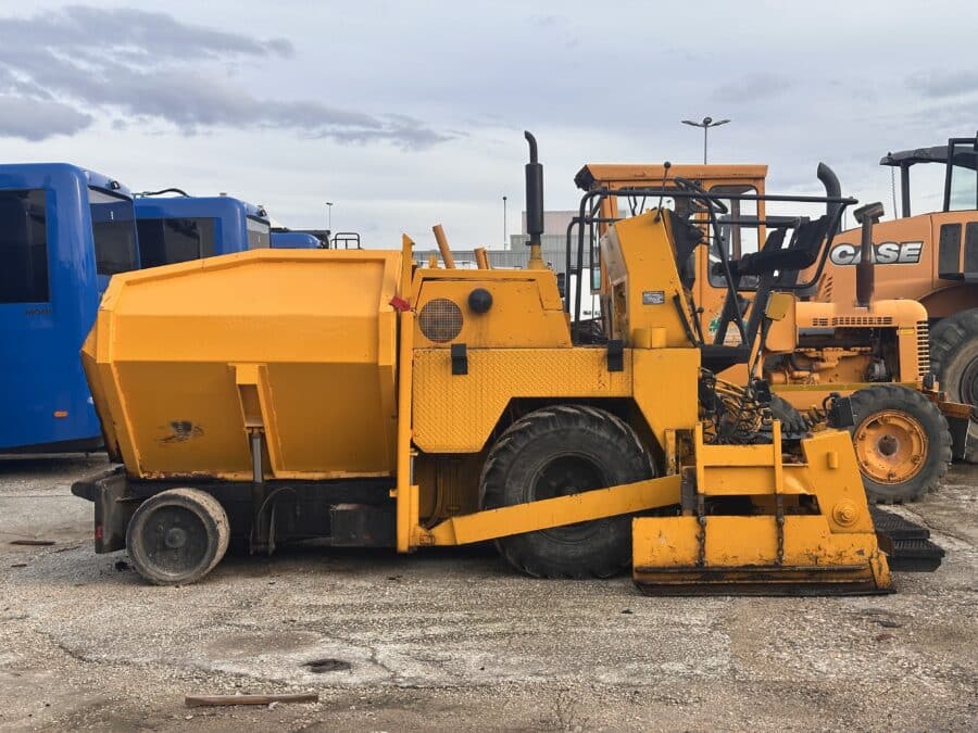 Side view of used Antonelli VFA42-S road paver