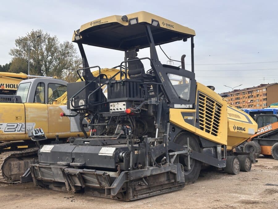Retro macchina BOMAG BF600 P-2 con gruppo banco senza allargatori