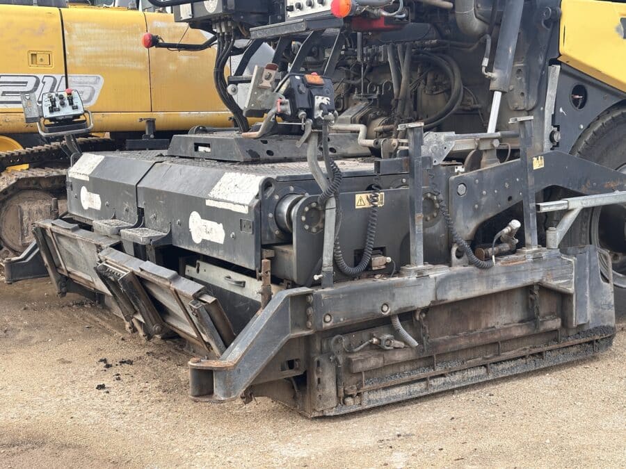 Dettaglio banco riscaldato elettricamente della finitrice BOMAG BF600 P-2