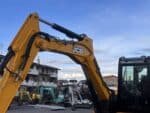 Dettaglio braccio JCB 85z-1 con impianti idraulici