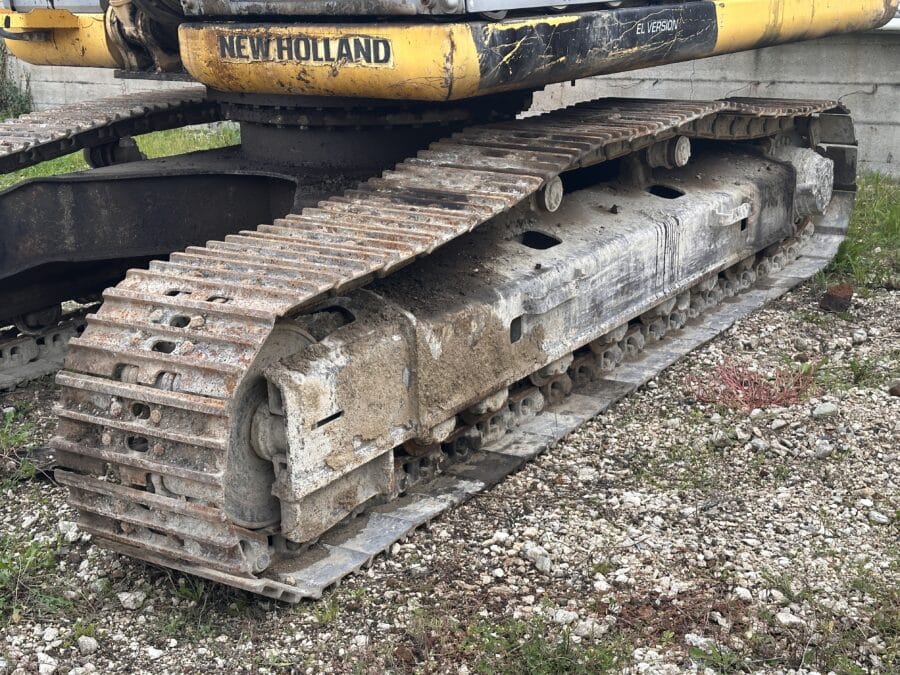 Escavatore New Holland E215B cingolo in ferro sinistro