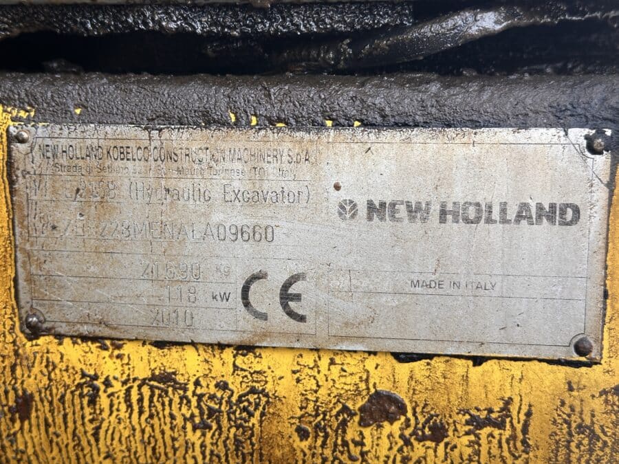 Escavatore New Holland E215B targhetta