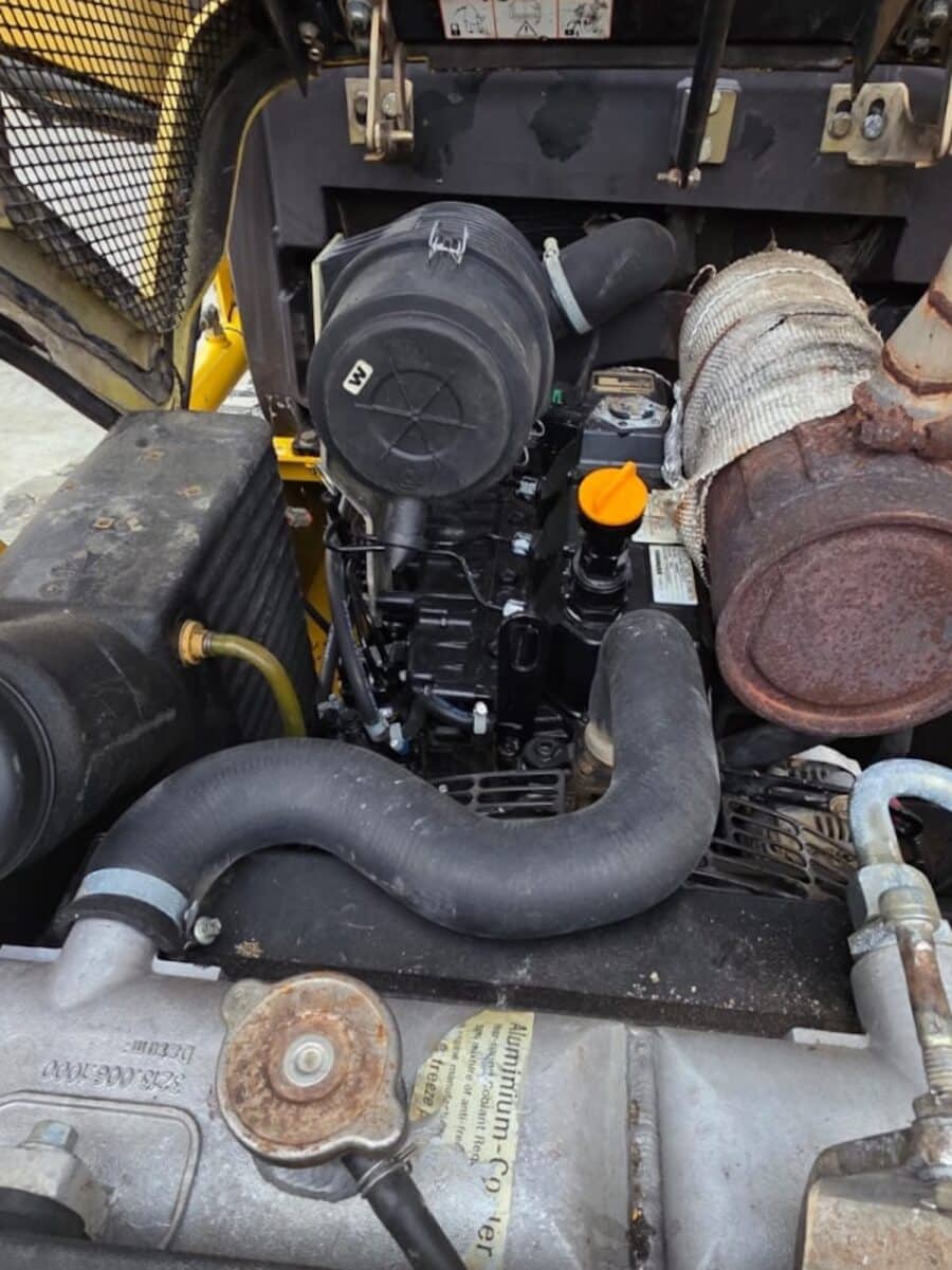 Dettaglio motore Komatsu 4D98E 2NFE su CK20