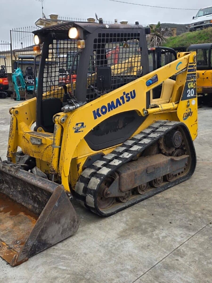 Profilo SINISTRO Komatsu CK20 con benna abbassata