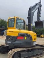 Vista posteriore Volvo ECR88 Plus carro fisso e cingoli in ferro