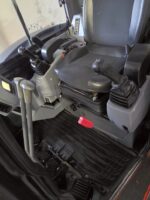 Cabina chiusa KUBOTA U55-4 con comandi ergonomici