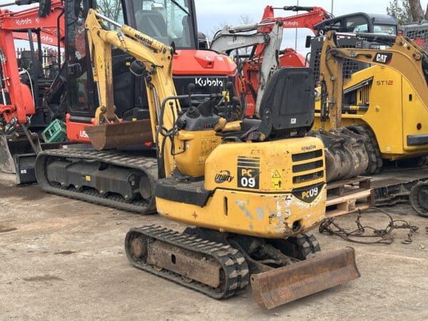 Miniexcavadora Komatsu PC09 de giro cero con carro inferior variable