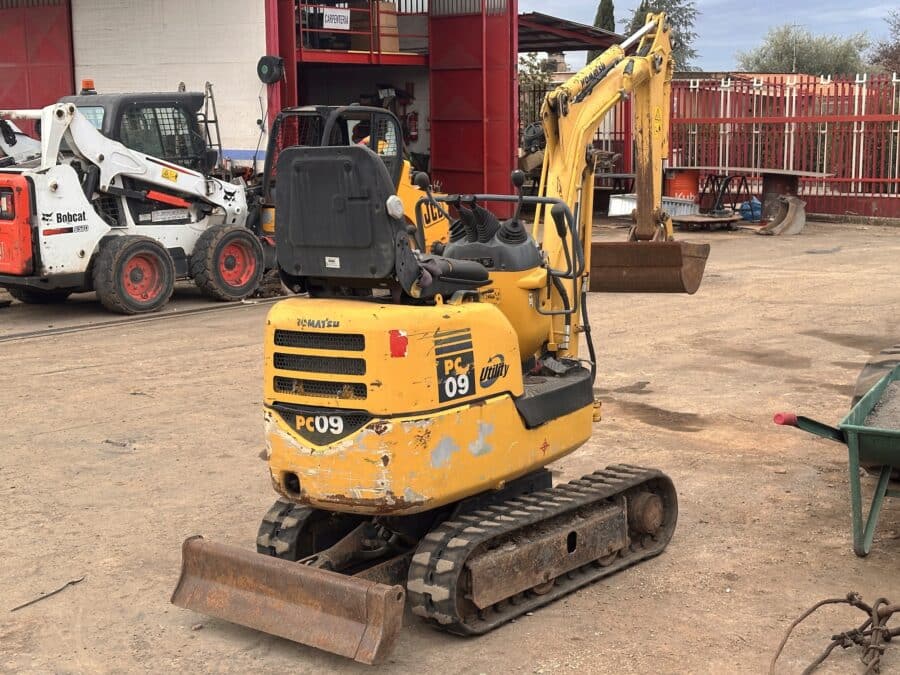 Komatsu PC09 widok z tyłu zero tail swing