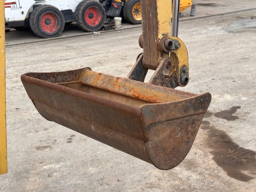 Minikoparka Komatsu PC09 z łyżką do czyszczenia rowów CAME