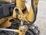 dettaglio attacco braccio su miniescavatore komatsu pc09