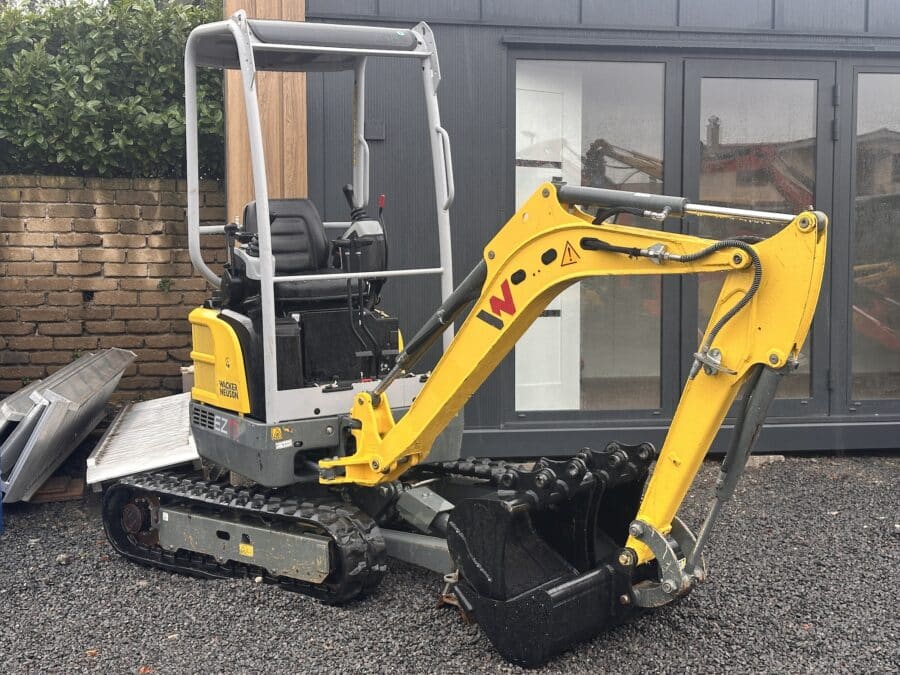 Miniescavatore Wacker Neuson EZ17 girosagoma vista laterale destro