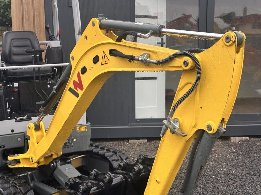 Dettaglio braccio Wacker Neuson EZ17 impianto martello