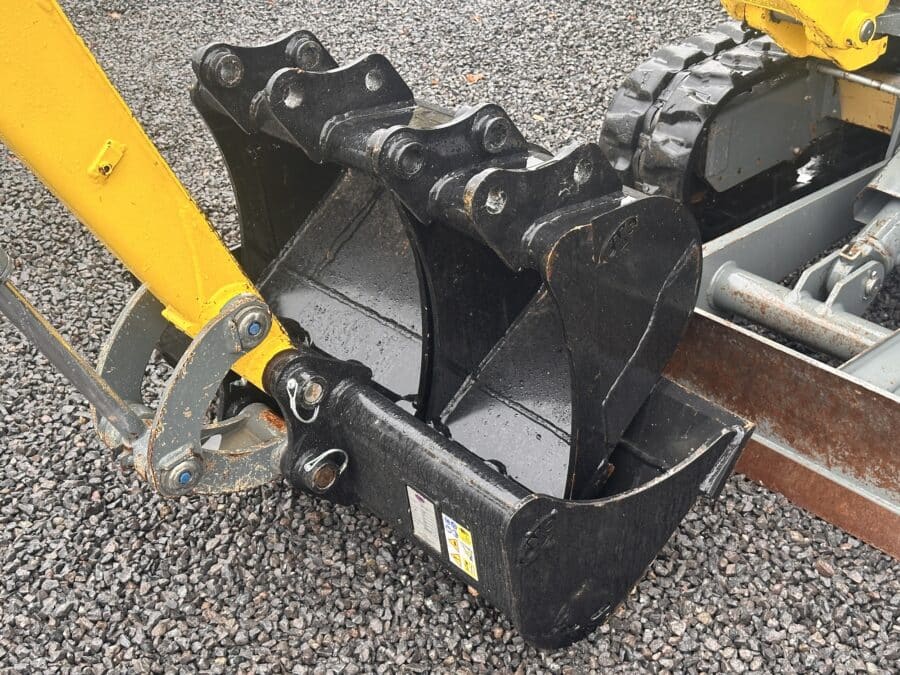 benne da scavo incluse nel wacker neuson ez17 con attacco a perni