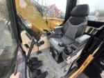 interno vista cabina chiusa con comandi operatore CATERPILLAR 311CU