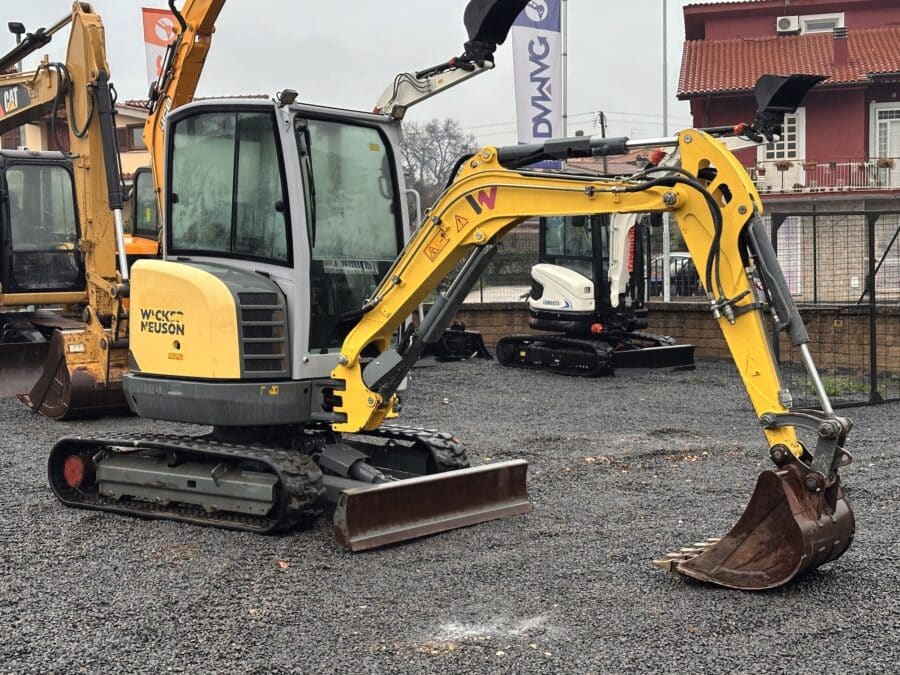 Wacker Neuson EZ26 vista frontale in sede Damac