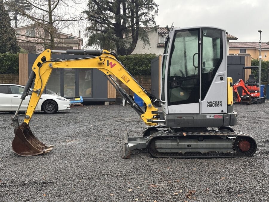 vista laterale Wacker Neuson EZ26