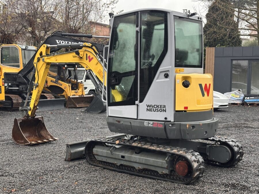 Wacker Neuson EZ26 con cabina chiusa