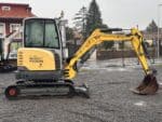 vista laterale in sede damac Wacker Neuson EZ26 completo di benna da scavo