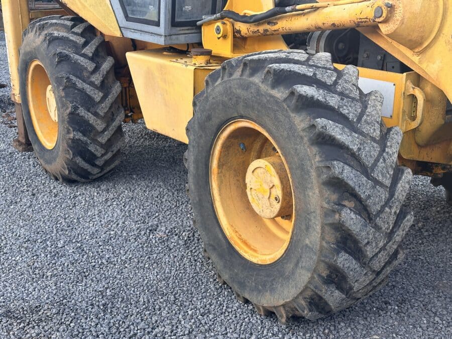 Pneumatici 50 percento JCB 2CX terna compatta