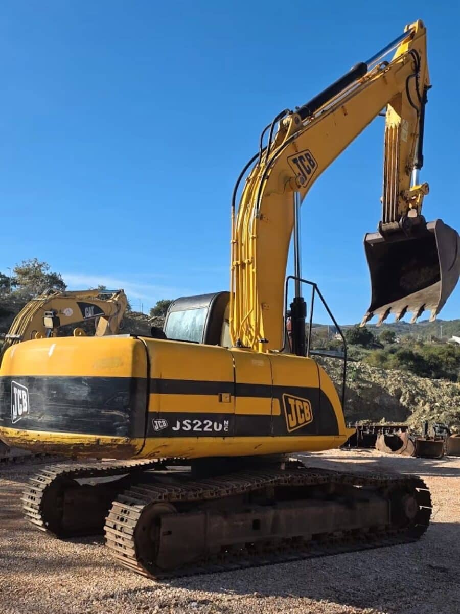 JCB JS220NC 22 tonnellate in vendita a Foggia