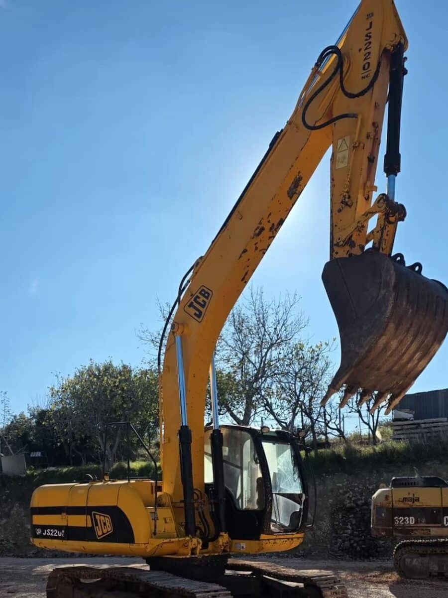 JCB JS220NC con braccio monolitico e cingoli in ferro