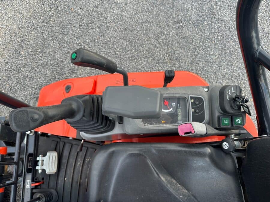 Kubota U17-3a comandi vista destra